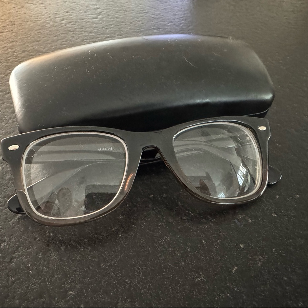 Unisex Parade Q Series 1722 glasses with Case